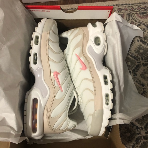 Nike Women’s Air Max Plus - Picture 1 of 4